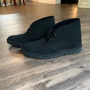 Clark’s Desert Boot Womens size 8 1/2. Black Suede.